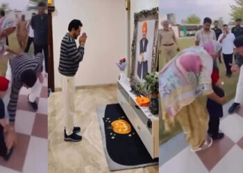 Punjab: ਸਿੱਧੂ ਮੂਸੇਵਾਲਾ ਦੀ ਹਵੇਲੀ ਪਹੁੰਚੇ ਗੁਰਦਾਸ ਮਾਨ Punjab: ਸਿੱਧੂ ਮੂਸੇਵਾਲਾ ਦੀ ਹਵੇਲੀ ਪਹੁੰਚੇ ਗੁਰਦਾਸ ਮਾਨ