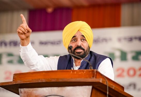 ਭਗਵੰਤ ਮਾਨ ਸਰਕਾਰ ਦੀ ਅਗਵਾਈ ਹੇਠ ‘ਏ.ਆਈ. ਕ੍ਰਾਂਤੀ’ ਕਿਸਾਨਾਂ ਦੀ ਆਮਦਨ ਵਿੱਚ ਵਾਧਾ ਕਰਕੇ PUNJAB ਦੇ ਭਵਿੱਖ ਨੂੰ ਸੁਰੱਖਿਅਤ ਕਰੇਗੀ ਭਗਵੰਤ ਮਾਨ ਸਰਕਾਰ ਦੀ ਅਗਵਾਈ ਹੇਠ ‘ਏ.ਆਈ. ਕ੍ਰਾਂਤੀ’ ਕਿਸਾਨਾਂ ਦੀ ਆਮਦਨ ਵਿੱਚ ਵਾਧਾ ਕਰਕੇ PUNJAB ਦੇ ਭਵਿੱਖ ਨੂੰ ਸੁਰੱਖਿਅਤ ਕਰੇਗੀ