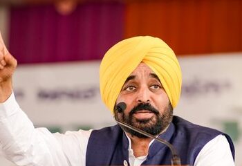 ਭਗਵੰਤ ਮਾਨ ਸਰਕਾਰ ਦੀ ਅਗਵਾਈ ਹੇਠ ‘ਏ.ਆਈ. ਕ੍ਰਾਂਤੀ’ ਕਿਸਾਨਾਂ ਦੀ ਆਮਦਨ ਵਿੱਚ ਵਾਧਾ ਕਰਕੇ PUNJAB ਦੇ ਭਵਿੱਖ ਨੂੰ ਸੁਰੱਖਿਅਤ ਕਰੇਗੀ ਭਗਵੰਤ ਮਾਨ ਸਰਕਾਰ ਦੀ ਅਗਵਾਈ ਹੇਠ ‘ਏ.ਆਈ. ਕ੍ਰਾਂਤੀ’ ਕਿਸਾਨਾਂ ਦੀ ਆਮਦਨ ਵਿੱਚ ਵਾਧਾ ਕਰਕੇ PUNJAB ਦੇ ਭਵਿੱਖ ਨੂੰ ਸੁਰੱਖਿਅਤ ਕਰੇਗੀ