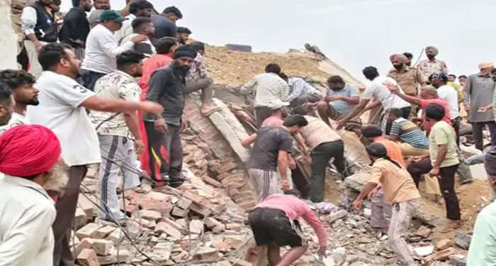 Breaking: ਬਰਨਾਲਾ ‘ਚ ਜੈਕਾਂ ਨਾਲ ਚੁੱਕਿਆ ਜਾ ਰਿਹਾ ਘਰ ਡਿੱਗਿਆ: ਮਲਬੇ ਹੇਠ ਆਏ 4 ਜਣੇ, 3 ਦੀ ਮੌਤ