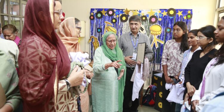 ਏਮਜ਼ Mohali ਵਿਖੇ ਬੇਸਹਾਰਾ/ਲਵਾਰਿਸ ਮਰੀਜ਼ਾਂ ਦੇ ਇਲਾਜ ਅਤੇ ਸਾਂਭ-ਸੰਭਾਲ ਲਈ ਸਮ੍ਰਪਿਤ ਭਗਤ ਪੂਰਨ ਸਿੰਘ ਵਾਰਡ ਦਾ ਬੀਬੀ ਡਾ. ਇੰਦਰਜੀਤ ਕੌਰ ਵੱਲੋਂ ਉਦਘਾਟਨ ਏਮਜ਼ Mohali ਵਿਖੇ ਬੇਸਹਾਰਾ/ਲਵਾਰਿਸ ਮਰੀਜ਼ਾਂ ਦੇ ਇਲਾਜ ਅਤੇ ਸਾਂਭ-ਸੰਭਾਲ ਲਈ ਸਮ੍ਰਪਿਤ ਭਗਤ ਪੂਰਨ ਸਿੰਘ ਵਾਰਡ ਦਾ ਬੀਬੀ ਡਾ. ਇੰਦਰਜੀਤ ਕੌਰ ਵੱਲੋਂ ਉਦਘਾਟਨ