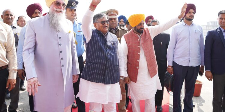 Punjab Government ‘ਰੰਗਲੇ ਪੰਜਾਬ’ ਦੇ ਸੁਪਨੇ ਨੂੰ ਸਾਕਾਰ ਕਰਨ ਲਈ ਸਮਰਪਿਤ ਭਾਵਨਾ ਨਾਲ ਸੇਵਾ ਤੇ ਵਿਕਾਸ ਪ੍ਰਤੀ ਦ੍ਰਿੜ੍ਹ ਵਚਨਬੱਧ-ਗੁਲਾਬ ਚੰਦ ਕਟਾਰੀਆ Punjab Government ‘ਰੰਗਲੇ ਪੰਜਾਬ’ ਦੇ ਸੁਪਨੇ ਨੂੰ ਸਾਕਾਰ ਕਰਨ ਲਈ ਸਮਰਪਿਤ ਭਾਵਨਾ ਨਾਲ ਸੇਵਾ ਤੇ ਵਿਕਾਸ ਪ੍ਰਤੀ ਦ੍ਰਿੜ੍ਹ ਵਚਨਬੱਧ-ਗੁਲਾਬ ਚੰਦ ਕਟਾਰੀਆ