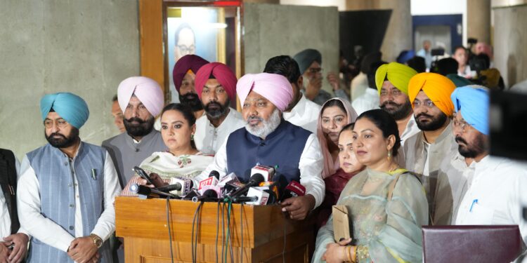 ਕਾਂਗਰਸੀ ਵਿਧਾਇਕ ਸੁਖਪਾਲ ਸਿੰਘ ਖਹਿਰਾ ਨੂੰ PUNJAB ਦੀਆਂ ਔਰਤਾਂ ਦਾ ਅਪਮਾਨ ਕਰਨ ਲਈ ਤੁਰੰਤ ਬਰਖ਼ਾਸਤ ਕੀਤਾ ਜਾਵੇ: ਹਰਪਾਲ ਸਿੰਘ ਚੀਮਾ