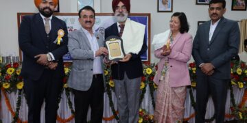 Latest Punjab News: ਗੰਨਾ ਕਮਿਸ਼ਨਰ ਡਾ. ਅਮਰੀਕ ਸਿੰਘ ਸ਼ਿਮਲਾ ਵਿਖੇ ਕਰਵਾਈ ਗਈ ਅੰਤਰਰਾਸ਼ਟਰੀ ਕਾਨਫਰੰਸ ਦੌਰਾਨ “ਨਵੀਨਤਾਕਾਰੀ ਪਸਾਰ ਸਿੱਖਿਆ ਸ਼ਾਸਤਰੀ ਪੁਰਸਕਾਰ” ਨਾਲ ਸਨਮਾਨਿਤ Latest Punjab News: ਗੰਨਾ ਕਮਿਸ਼ਨਰ ਡਾ. ਅਮਰੀਕ ਸਿੰਘ ਸ਼ਿਮਲਾ ਵਿਖੇ ਕਰਵਾਈ ਗਈ ਅੰਤਰਰਾਸ਼ਟਰੀ ਕਾਨਫਰੰਸ ਦੌਰਾਨ “ਨਵੀਨਤਾਕਾਰੀ ਪਸਾਰ ਸਿੱਖਿਆ ਸ਼ਾਸਤਰੀ ਪੁਰਸਕਾਰ” ਨਾਲ ਸਨਮਾਨਿਤ