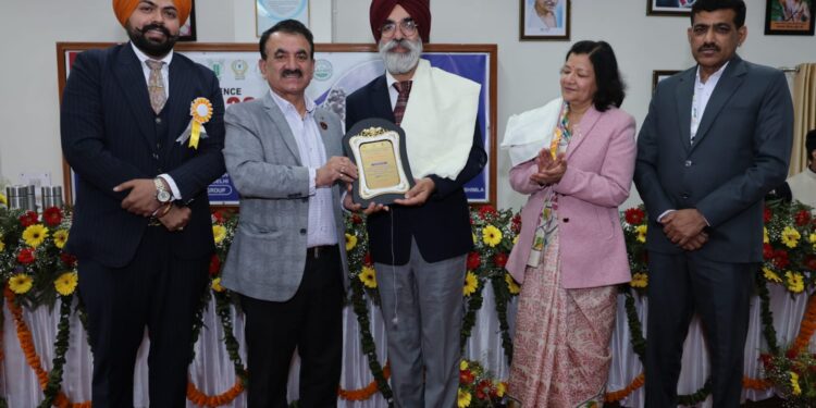 Latest Punjab News: ਗੰਨਾ ਕਮਿਸ਼ਨਰ ਡਾ. ਅਮਰੀਕ ਸਿੰਘ ਸ਼ਿਮਲਾ ਵਿਖੇ ਕਰਵਾਈ ਗਈ ਅੰਤਰਰਾਸ਼ਟਰੀ ਕਾਨਫਰੰਸ ਦੌਰਾਨ “ਨਵੀਨਤਾਕਾਰੀ ਪਸਾਰ ਸਿੱਖਿਆ ਸ਼ਾਸਤਰੀ ਪੁਰਸਕਾਰ” ਨਾਲ ਸਨਮਾਨਿਤ Latest Punjab News: ਗੰਨਾ ਕਮਿਸ਼ਨਰ ਡਾ. ਅਮਰੀਕ ਸਿੰਘ ਸ਼ਿਮਲਾ ਵਿਖੇ ਕਰਵਾਈ ਗਈ ਅੰਤਰਰਾਸ਼ਟਰੀ ਕਾਨਫਰੰਸ ਦੌਰਾਨ “ਨਵੀਨਤਾਕਾਰੀ ਪਸਾਰ ਸਿੱਖਿਆ ਸ਼ਾਸਤਰੀ ਪੁਰਸਕਾਰ” ਨਾਲ ਸਨਮਾਨਿਤ