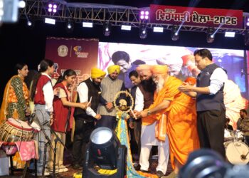 Latest News: ਵਿਰਾਸਤੀ ਮੇਲਾ 2026: ਗੁਰਨਾਮ ਭੁੱਲਰ ਨੇ ਆਪਣੇ ਗੀਤਾਂ ਨਾਲ ਲਾਈਆਂ ਰੌਣਕਾਂ Latest News: ਵਿਰਾਸਤੀ ਮੇਲਾ 2026: ਗੁਰਨਾਮ ਭੁੱਲਰ ਨੇ ਆਪਣੇ ਗੀਤਾਂ ਨਾਲ ਲਾਈਆਂ ਰੌਣਕਾਂ