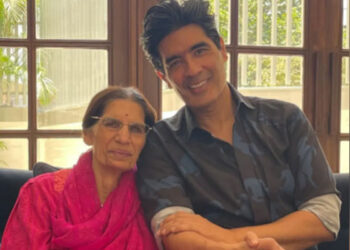 Bollywood: ਮਸ਼ਹੂਰ ਫੈਸ਼ਨ ਡਿਜ਼ਾਈਨਰ ਮਨੀਸ਼ ਮਲਹੋਤਰਾ ਦੀ ਮਾਂ ਦਾ ਦੇਹਾਂਤ Bollywood: ਮਸ਼ਹੂਰ ਫੈਸ਼ਨ ਡਿਜ਼ਾਈਨਰ ਮਨੀਸ਼ ਮਲਹੋਤਰਾ ਦੀ ਮਾਂ ਦਾ ਦੇਹਾਂਤ