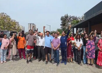 Punjab: 11 ਦਿਨ ਤੋਂ ਬਿਜਲੀ ਤੋਂ ਵਾਂਝੇ ਲੋਕਾਂ ਦਾ ਭੜਕਿਆ ਗੁੱਸਾ: ਕੰਪਨੀ ਦੇ ਦਫਤਰ ਨੂੰ ਜੜਿਆ ਤਾਲਾ Punjab: 11 ਦਿਨ ਤੋਂ ਬਿਜਲੀ ਤੋਂ ਵਾਂਝੇ ਲੋਕਾਂ ਦਾ ਭੜਕਿਆ ਗੁੱਸਾ: ਕੰਪਨੀ ਦੇ ਦਫਤਰ ਨੂੰ ਜੜਿਆ ਤਾਲਾ