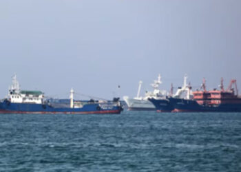 Iran Israel War: 37 ਭਾਰਤੀ ਜਹਾਜ਼ ਫਸੇ: ਹੋਰਮੁਜ਼ ਰੂਟ ਦੇ ਬੰਦ ਹੋਣ ਨਾਲ ਵਧੀਆਂ ਮੁਸ਼ਕਲਾਂ Iran Israel War: 37 ਭਾਰਤੀ ਜਹਾਜ਼ ਫਸੇ: ਹੋਰਮੁਜ਼ ਰੂਟ ਦੇ ਬੰਦ ਹੋਣ ਨਾਲ ਵਧੀਆਂ ਮੁਸ਼ਕਲਾਂ