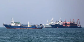 Iran Israel War: 37 ਭਾਰਤੀ ਜਹਾਜ਼ ਫਸੇ: ਹੋਰਮੁਜ਼ ਰੂਟ ਦੇ ਬੰਦ ਹੋਣ ਨਾਲ ਵਧੀਆਂ ਮੁਸ਼ਕਲਾਂ Iran Israel War: 37 ਭਾਰਤੀ ਜਹਾਜ਼ ਫਸੇ: ਹੋਰਮੁਜ਼ ਰੂਟ ਦੇ ਬੰਦ ਹੋਣ ਨਾਲ ਵਧੀਆਂ ਮੁਸ਼ਕਲਾਂ