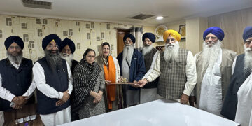 Punjab: UK ਦੇ MP ਬੀਬੀ ਪ੍ਰੀਤ ਕੌਰ ਗਿੱਲ ਸੱਚਖੰਡ ਸ੍ਰੀ ਹਰਿਮੰਦਰ ਸਾਹਿਬ ਵਿਖੇ ਹੋਏ ਨਤਮਸਤਕ Punjab: UK ਦੇ MP ਬੀਬੀ ਪ੍ਰੀਤ ਕੌਰ ਗਿੱਲ ਸੱਚਖੰਡ ਸ੍ਰੀ ਹਰਿਮੰਦਰ ਸਾਹਿਬ ਵਿਖੇ ਹੋਏ ਨਤਮਸਤਕ