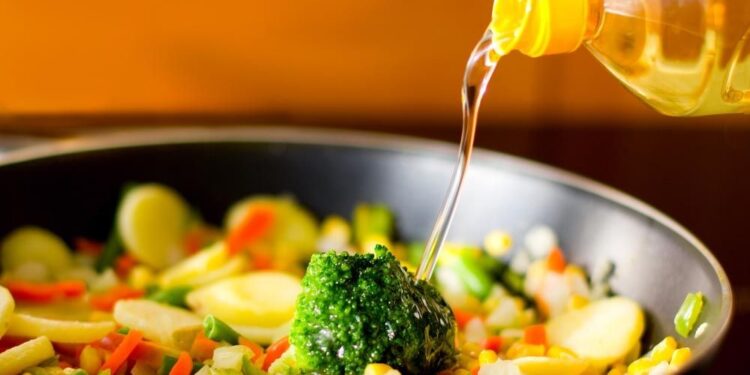 HEALTH : ਕੀ ਤੁਸੀਂ ਖਾਣਾ ਬਣਾਉਣ ਲਈ ਨਕਲੀ ਤੇਲ ਤਾਂ ਨਹੀਂ ਵਰਤ ਰਹੇ ? ਆਓ,ਜਾਣੀਏ ਕਿਵੇਂ ਕਰੀਏ ਅਸਲੀ ਤੇ ਨਕਲੀ ਤੇਲ ਦੀ ਪਹਿਚਾਣ