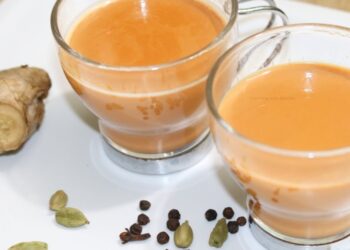 HEALTH & MEDICINE : ਅਦਰਕ ਤੇ ਲੌਂਗ ਦੀ ਚਾਹ ਕਿਵੇਂ ਕਰਦੀ ਹੈ ਪੇਟ ਦੀਆਂ ਸਮੱਸਿਆਵਾਂ ਨੂੰ ਖ਼ਤਮ ? HEALTH & MEDICINE : ਅਦਰਕ ਤੇ ਲੌਂਗ ਦੀ ਚਾਹ ਕਿਵੇਂ ਕਰਦੀ ਹੈ ਪੇਟ ਦੀਆਂ ਸਮੱਸਿਆਵਾਂ ਨੂੰ ਖ਼ਤਮ ?