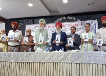 PUNJAB : ਸਵ: ਸ਼ੰਗਾਰਾ ਸਿੰਘ ਭੁੱਲਰ ਦੀ ਸਵੈ-ਜੀਵਨੀ ‘ਯਾਦਾਂ ਦਾ ਦਰਪਣ’ ਹੋਈ ਲੋਕ-ਅਰਪਣ