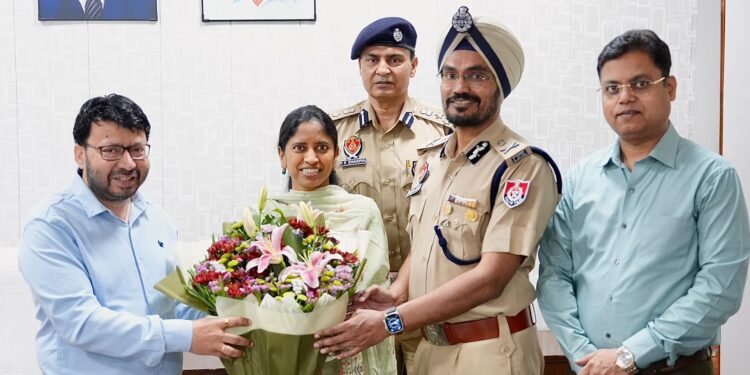 DR. RAVJOT SINGH ਨੇ ਜੇਲ੍ਹ ਮੰਤਰੀ ਦਾ ਅਹੁਦਾ ਸੰਭਾਲਿਆ; ਪਾਰਟੀ ਦੇ ਕੌਮੀ ਕਨਵੀਨਰ ਅਰਵਿੰਦ ਕੇਜਰੀਵਾਲ ਅਤੇ ਮੁੱਖ ਮੰਤਰੀ ਭਗਵੰਤ ਸਿੰਘ ਮਾਨ ਦਾ ਨਵੀਂ ਜ਼ਿੰਮੇਵਾਰੀ ਲਈ ਕੀਤਾ ਧੰਨਵਾਦ