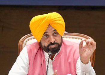 140 ਲੱਖ ਮੀਟਰਕ ਟਨ ਪੈਦਾਵਾਰ ਦੀ ਸੰਭਾਵਨਾ ਵਾਲੇ ਕਣਕ ਵਾਢੀ ਦਾ ਸੀਜ਼ਨ ਨੇੜੇ ਆਉਣ ‘ਤੇ PUNJAB ਨੇ ਤੇਲ ਸਪਲਾਈ ਦੀ ਫੌਰੀ ਮੰਗ ਚੁੱਕੀ, ਕੇਂਦਰ ਤੁਰੰਤ ਕਾਰਵਾਈ ਕਰੇ: ਮੁੱਖ ਮੰਤਰੀ ਭਗਵੰਤ ਸਿੰਘ ਮਾਨ 140 ਲੱਖ ਮੀਟਰਕ ਟਨ ਪੈਦਾਵਾਰ ਦੀ ਸੰਭਾਵਨਾ ਵਾਲੇ ਕਣਕ ਵਾਢੀ ਦਾ ਸੀਜ਼ਨ ਨੇੜੇ ਆਉਣ ‘ਤੇ PUNJAB ਨੇ ਤੇਲ ਸਪਲਾਈ ਦੀ ਫੌਰੀ ਮੰਗ ਚੁੱਕੀ, ਕੇਂਦਰ ਤੁਰੰਤ ਕਾਰਵਾਈ ਕਰੇ: ਮੁੱਖ ਮੰਤਰੀ ਭਗਵੰਤ ਸਿੰਘ ਮਾਨ