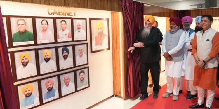 ਸਪੀਕਰ ਵੱਲੋਂ Punjab Vidhan Sabha ਹਾਲ ਵਿੱਚ ਮੌਜੂਦਾ ਵਿਧਾਇਕਾਂ ਦੀਆਂ ਲਗਾਈਆਂ ਫੋਟੋਆਂ ਦਾ ਉਦਘਾਟਨ