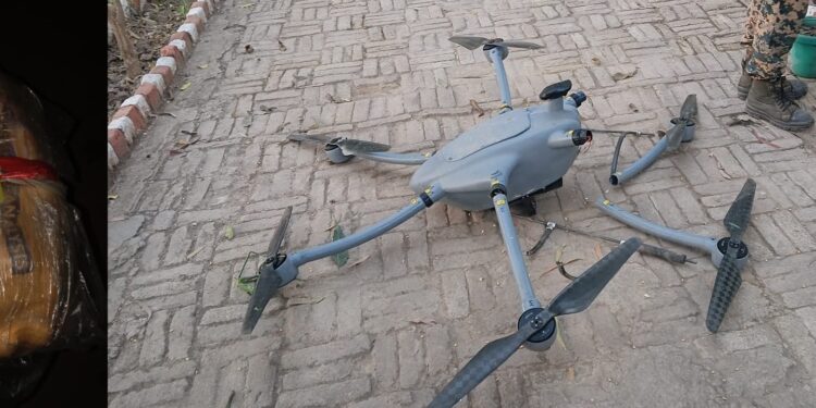 PUNJAB POLICE ਨੇ BSF ਨਾਲ ਸਾਂਝੇ ਆਪ੍ਰੇਸ਼ਨ ਵਿੱਚ ਸਰਹੱਦ ਪਾਰੋਂ ਚੱਲ ਰਹੇ ਤਸਕਰੀ ਮਾਡਿਊਲ ਦਾ ਕੀਤਾ ਪਰਦਾਫਾਸ਼ ; 24.5 ਕਿਲੋ ਹੈਰੋਇਨ, 21 ਲੱਖ ਰੁਪਏ ਦੀ ਡਰੱਗ ਮਨੀ ਅਤੇ ਮਲਟੀ-ਕਾਪਰ ਡਰੋਨ ਸਮੇਤ ਤਿੰਨ ਕਾਬੂ PUNJAB POLICE ਨੇ BSF ਨਾਲ ਸਾਂਝੇ ਆਪ੍ਰੇਸ਼ਨ ਵਿੱਚ ਸਰਹੱਦ ਪਾਰੋਂ ਚੱਲ ਰਹੇ ਤਸਕਰੀ ਮਾਡਿਊਲ ਦਾ ਕੀਤਾ ਪਰਦਾਫਾਸ਼ ; 24.5 ਕਿਲੋ ਹੈਰੋਇਨ, 21 ਲੱਖ ਰੁਪਏ ਦੀ ਡਰੱਗ ਮਨੀ ਅਤੇ ਮਲਟੀ-ਕਾਪਰ ਡਰੋਨ ਸਮੇਤ ਤਿੰਨ ਕਾਬੂ