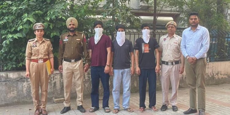 PUNJAB ਵਿੱਚ ਔਰਤਾਂ ਨੂੰ ਨਿਸ਼ਾਨਾ ਬਣਾ ਕੇ ਪੈਸੇ ਵਸੂਲਣ ਵਾਲੇ ਸਾਈਬਰ ਧੋਖਾਧੜੀ ਰੈਕੇਟ ਦਾ ਪਰਦਾਫਾਸ਼; 3.49 ਲੱਖ ਰੁਪਏ, 500 ਡਾਲਰ ਸਮੇਤ ਤਿੰਨ ਕਾਬੂ