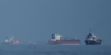 Pakistan ਨੂੰ ਵੱਡਾ ਝਟਕਾ! ਈਰਾਨ ਨੇ ਹੋਰਮੁਜ਼ ਤੋਂ ਲੰਘ ਰਹੇ ਪਾਕਿਸਤਾਨੀ ਜਹਾਜ਼ ਨੂੰ ਭੇਜਿਆ ਵਾਪਸ