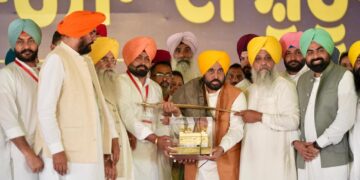 AAP ਸਰਕਾਰ ਲੰਬੇ ਸਮੇਂ ਤੋਂ ਅੱਖੋਂ ਪਰੋਖੇ ਰਹੇ ਸਰਹੱਦੀ ਖੇਤਰਾਂ ਵਿੱਚ ਸੜਕਾਂ, ਨੌਕਰੀਆਂ ਅਤੇ ਨਾਗਰਿਕ ਸੇਵਾਵਾਂ ਪ੍ਰਦਾਨ ਕਰਕੇ ਨੁਹਾਰ ਬਦਲਣ ਲਈ ਵਚਨਬੱਧ: ਮੁੱਖ ਮੰਤਰੀ ਭਗਵੰਤ ਸਿੰਘ ਮਾਨ
