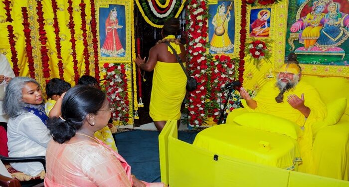 President ਮੁਰਮੂ ਨੇ ਵ੍ਰਿੰਦਾਵਨ ‘ਚ ਸੰਤ ਪ੍ਰੇਮਾਨੰਦ ਮਹਾਰਾਜ ਨਾਲ ਕੀਤੀ ਮੁਲਾਕਾਤ President ਮੁਰਮੂ ਨੇ ਵ੍ਰਿੰਦਾਵਨ ‘ਚ ਸੰਤ ਪ੍ਰੇਮਾਨੰਦ ਮਹਾਰਾਜ ਨਾਲ ਕੀਤੀ ਮੁਲਾਕਾਤ