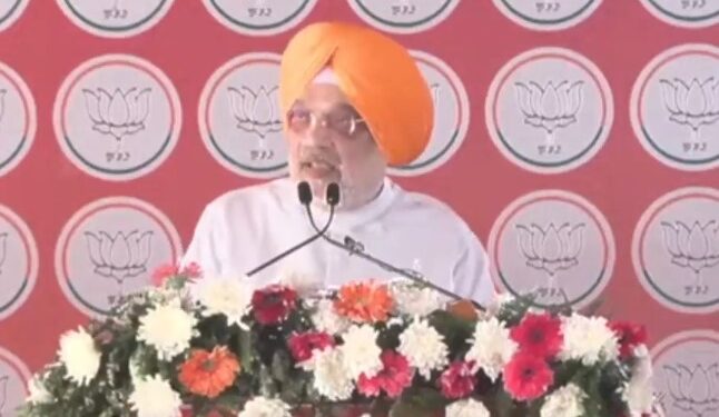 BJP ਦੀ ਬਦਲਾਅ ਰੈਲੀ : ਕੇਸਰੀ ਦਸਤਾਰ ਸਜਾ ਮੋਗਾ ਰੈਲੀ ’ਚ ਪੁੱਜੇ ਗ੍ਰਹਿ ਮੰਤਰੀ ਅਮਿਤ ਸ਼ਾਹ BJP ਦੀ ਬਦਲਾਅ ਰੈਲੀ : ਕੇਸਰੀ ਦਸਤਾਰ ਸਜਾ ਮੋਗਾ ਰੈਲੀ ’ਚ ਪੁੱਜੇ ਗ੍ਰਹਿ ਮੰਤਰੀ ਅਮਿਤ ਸ਼ਾਹ