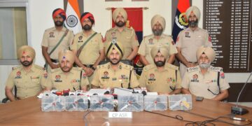 ਅੰਮ੍ਰਿਤਸਰ ਵਿੱਚ ਸਰਹੱਦ ਪਾਰੋਂ ਚੱਲ ਰਹੇ ਗੈਰ-ਕਾਨੂੰਨੀ ਹਥਿਆਰ ਤਸਕਰੀ ਮਾਡਿਊਲ ਨਾਲ ਜੁੜੇ ਤਿੰਨ ਵਿਅਕਤੀ ਕਾਬੂ; 6 ਪਿਸਤੌਲ ਬਰਾਮਦ