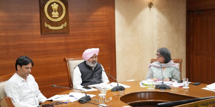 ਭਗਵੰਤ ਮਾਨ ਸਰਕਾਰ ਵੱਲੋਂ ਜਨਤਕ ਸੇਵਾਵਾਂ ਵਿੱਚ ਸੁਧਾਰ ਲਈ ਬਕਾਇਆ ਆਰ.ਸੀ. ਅਤੇ ਡਰਾਈਵਿੰਗ ਲਾਇਸੰਸ ਅਰਜ਼ੀਆਂ ਦੇ ਸਮਾਂਬੱਧ ਨਿਪਟਾਰੇ ਦੇ ਨਿਰਦੇਸ਼: Harpal Singh Cheema