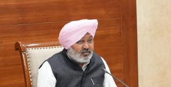 ਭਗਵੰਤ ਮਾਨ ਸਰਕਾਰ ਵੱਲੋਂ ਜਨਤਕ ਸੇਵਾਵਾਂ ਵਿੱਚ ਸੁਧਾਰ ਲਈ ਬਕਾਇਆ ਆਰ.ਸੀ. ਅਤੇ ਡਰਾਈਵਿੰਗ ਲਾਇਸੰਸ ਅਰਜ਼ੀਆਂ ਦੇ ਸਮਾਂਬੱਧ ਨਿਪਟਾਰੇ ਦੇ ਨਿਰਦੇਸ਼: Harpal Singh Cheema