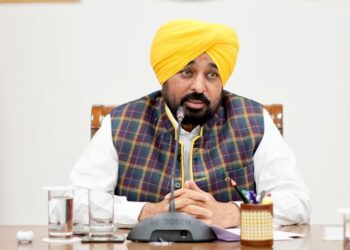 ਮੁੱਖ ਮੰਤਰੀ ਭਗਵੰਤ ਸਿੰਘ ਮਾਨ ਵੱਲੋਂ ਅਹਿਮ ਫੈਸਲਾ; ਅੱਤ ਦੀ ਗਰਮੀ ਤੋਂ ਲੋਕਾਂ ਨੂੰ ਬਚਾਉਣ ਲਈ ਸਰਕਾਰੀ ਦਫ਼ਤਰਾਂ, ਸਕੂਲਾਂ ਤੇ ਕਾਲਜਾਂ ਦਾ ਸਮਾਂ ਸਵੇਰੇ 7:30 ਵਜੇ ਕੀਤਾ