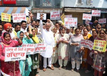 ਆਪ ਛੱਡ ਕੇ ਭਾਜਪਾ ‘ਚ ਸ਼ਾਮਲ ਹੋਏ ਰਾਜ ਸਭਾ ਮੈਂਬਰਾਂ ਦੇ ਖਿਲਾਫ਼ ਕੈਬਨਿਟ ਮੰਤਰੀ ਬਰਿੰਦਰ ਗੋਇਲ ਦੀ ਅਗਵਾਈ ਹੇਠ ਲਹਿਰਾਗਾਗਾ ਵਿੱਚ ਰੋਸ ਪ੍ਰਦਰਸ਼ਨ, ਪੁਤਲੇ ਫੂਕੇ