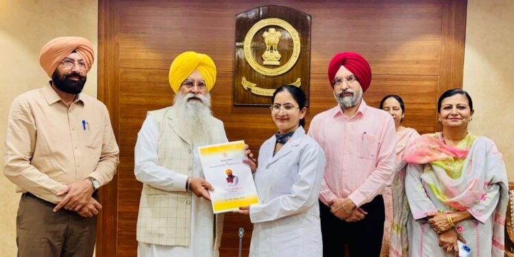 ਗੁਰਮੀਤ ਖੁੱਡੀਆਂ ਨੇ ਵੈਟਰਨਰੀ ਅਫ਼ਸਰਾਂ, ਇੰਸਪੈਕਟਰਾਂ ਅਤੇ ਡੇਅਰੀ ਵਿਕਾਸ ਇੰਸਪੈਕਟਰਾਂ ਨੂੰ ਨਿਯੁਕਤੀ ਪੱਤਰ ਸੌਂਪੇ