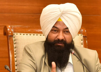 ਐਸ.ਸੀ. ਕਮਿਸ਼ਨ ਦੇ ਚੇਅਰਮੈਨ ਜਸਵੀਰ ਸਿੰਘ ਗੜ੍ਹੀ ਵੱਲੋਂ ਭਲਾਈ ਵਿਭਾਗ ਦੀ ਰੋਸਟਰ ਚੈਕਿੰਗ ਟੀਮ ਤਲਬ