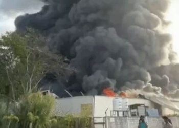 Mohali ਦੇ ਰਿਲਾਇੰਸ ਗੋਦਾਮ ਵਿੱਚ ਅੱਗ ਲੱਗੀ: ਨੇੜੇ ਖੜ੍ਹੇ ਵਾਹਨ ਵੀ ਆਏ ਅੱਗ ਦੀ ਲਪੇਟ ‘ਚ