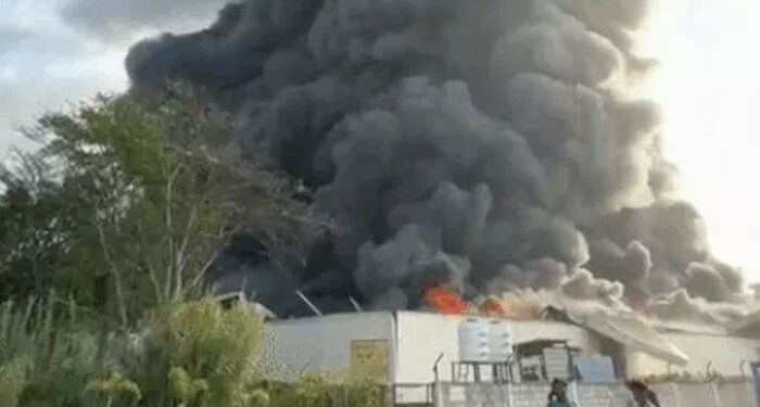 Mohali ਦੇ ਰਿਲਾਇੰਸ ਗੋਦਾਮ ਵਿੱਚ ਅੱਗ ਲੱਗੀ: ਨੇੜੇ ਖੜ੍ਹੇ ਵਾਹਨ ਵੀ ਆਏ ਅੱਗ ਦੀ ਲਪੇਟ ‘ਚ