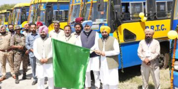 ਪੰਜਾਬ ਦੇ ਆਵਾਜਾਈ ਖੇਤਰ ਦੇ ਵਿਕਾਸ ਨੂੰ ਕੀਤਾ ਹੋਰ ਤੇਜ਼, ਮੁੱਖ ਮੰਤਰੀ ਭਗਵੰਤ ਸਿੰਘ ਮਾਨ ਨੇ ਪੀ.ਆਰ.ਟੀ.ਸੀ. ਫਲੀਟ ‘ਚ 250 ਨਵੀਆਂ ਬੱਸਾਂ ਨੂੰ ਦਿਖਾਈ ਹਰੀ ਝੰਡੀ ਪੰਜਾਬ ਦੇ ਆਵਾਜਾਈ ਖੇਤਰ ਦੇ ਵਿਕਾਸ ਨੂੰ ਕੀਤਾ ਹੋਰ ਤੇਜ਼, ਮੁੱਖ ਮੰਤਰੀ ਭਗਵੰਤ ਸਿੰਘ ਮਾਨ ਨੇ ਪੀ.ਆਰ.ਟੀ.ਸੀ. ਫਲੀਟ ‘ਚ 250 ਨਵੀਆਂ ਬੱਸਾਂ ਨੂੰ ਦਿਖਾਈ ਹਰੀ ਝੰਡੀ