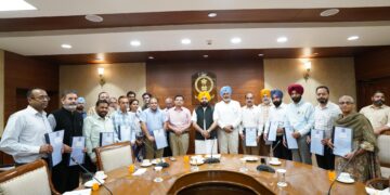 ਹਰਦੀਪ ਸਿੰਘ ਮੁੰਡੀਆਂ ਨੇ ਤਹਿਸੀਲਦਾਰਾਂ ਅਤੇ ਨਾਇਬ ਤਹਿਸੀਲਦਾਰਾਂ ਨੂੰ ਤਰੱਕੀ ਪੱਤਰ ਸੌਂਪੇ