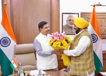 ਕਿਸਾਨਾਂ ਲਈ ਵੱਡੀ ਰਾਹਤ; ਪੰਜਾਬ ਵਿੱਚ ਭਾਰਤੀ ਖੁਰਾਕ ਨਿਗਮ ਦੇ ਗੋਦਾਮਾਂ ਵਿੱਚ ਪਏ 155 ਲੱਖ ਮੀਟ੍ਰਿਕ ਟਨ ਚੌਲ ਅਤੇ ਕਣਕ ਦੇ ਸਟਾਕ ਦੀ ਲਿਫਟਿੰਗ ਲਈ ਵਿਸ਼ੇਸ਼ ਰੇਲ ਗੱਡੀਆਂ ਚਲਾਈਆਂ ਜਾਣਗੀਆਂ: ਮੁੱਖ ਮੰਤਰੀ ਭਗਵੰਤ ਸਿੰਘ ਮਾਨ