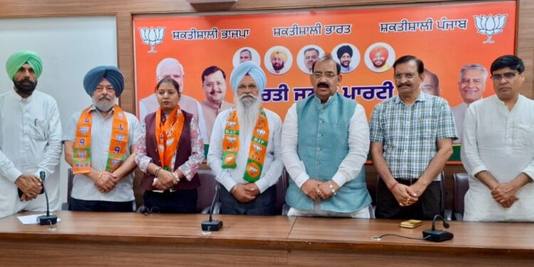 ਪੰਜਾਬ ‘ਚ ਭਾਜਪਾ ਦਾ ਵਧਦਾ ਦਾਇਰਾ: ਸੀਨੀਅਰ ਅਕਾਲੀ ਆਗੂ ਸਰਾਓ ਵੱਲੋਂ ਸ਼੍ਰੋਮਣੀ ਅਕਾਲੀ ਦਲ (ਪੁਨਰ ਸੁਰਜੀਤ) ਨੂੰ ਅਲਵਿਦਾ, ਭਾਜਪਾ ‘ਚ ਹੋਏ ਸ਼ਾਮਲ