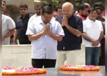 Breaking: ਕੇਜਰੀਵਾਲ ਅਤੇ ਸਿਸੋਦੀਆ ਰਾਜਘਾਟ ਪਹੁੰਚੇ, ਜਸਟਿਸ ਸਵਰਨ ਕਾਂਤਾ ਦੇ ਵਿਰੋਧ ਵਿੱਚ ‘ਸੱਤਿਆਗ੍ਰਹਿ’ ਸ਼ੁਰੂ ਕੀਤਾ