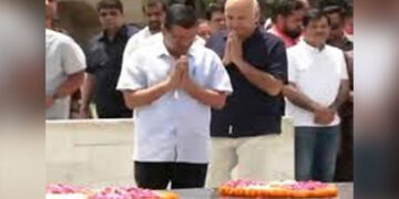 Breaking: ਕੇਜਰੀਵਾਲ ਅਤੇ ਸਿਸੋਦੀਆ ਰਾਜਘਾਟ ਪਹੁੰਚੇ, ਜਸਟਿਸ ਸਵਰਨ ਕਾਂਤਾ ਦੇ ਵਿਰੋਧ ਵਿੱਚ ‘ਸੱਤਿਆਗ੍ਰਹਿ’ ਸ਼ੁਰੂ ਕੀਤਾ