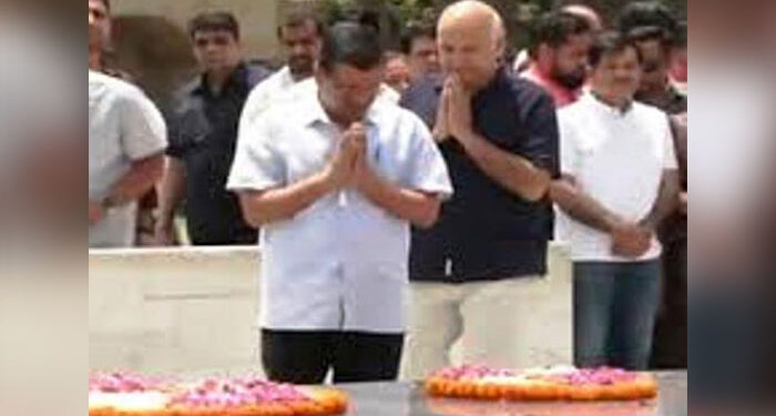 Breaking: ਕੇਜਰੀਵਾਲ ਅਤੇ ਸਿਸੋਦੀਆ ਰਾਜਘਾਟ ਪਹੁੰਚੇ, ਜਸਟਿਸ ਸਵਰਨ ਕਾਂਤਾ ਦੇ ਵਿਰੋਧ ਵਿੱਚ ‘ਸੱਤਿਆਗ੍ਰਹਿ’ ਸ਼ੁਰੂ ਕੀਤਾ