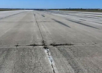 National: ਪੁਣੇ ਵਿੱਚ ਹਵਾਈ ਫੌਜ ਦੇ ਜਹਾਜ਼ ਦੀ ਹਾਰਡ ਲੈਂਡਿੰਗ: ਰਨਵੇਅ ਲਗਭਗ 11 ਘੰਟਿਆਂ ਲਈ ਰਿਹਾ ਬੰਦ