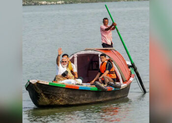 PM Modi ਨੇ ਹੁਗਲੀ ਨਦੀ ‘ਚ ਕਿਸ਼ਤੀ ਦੀ ਕੀਤੀ ਸਵਾਰੀ