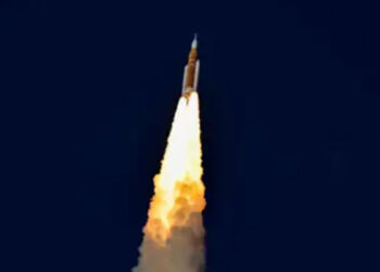 International: ਮਨੁੱਖ ਪਹਿਲੀ ਵਾਰ ਲਾਏਗਾ ਚੰਦਰਮਾ ਦਾ ਚੱਕਰ: ਓਰੀਅਨ ਪੁਲਾੜ ਯਾਨ ਚਾਰ ਪੁਲਾੜ ਯਾਤਰੀਆਂ ਨੂੰ ਲੈ ਕੇ ਹੋਇਆ ਰਵਾਨਾ