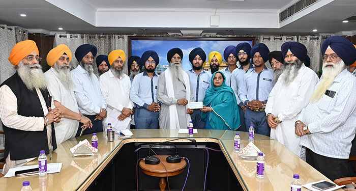 SGPC ਵੱਲੋਂ ਅੰਮ੍ਰਿਤਧਾਰੀ ਬੱਚਿਆਂ ਨੂੰ 2 ਕਰੋੜ 28 ਲੱਖ ਰੁਪਏ ਦੇ ਵਜੀਫੇ ਜਾਰੀ