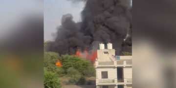 National: ਪਰਫਿਊਮ ਦੀ ਬੋਤਲ ਕਾਰਨ ਅੱਗ ਲੱਗੀ, 4 ਜਿਉਂਦੇ ਹੀ ਸੜੇ