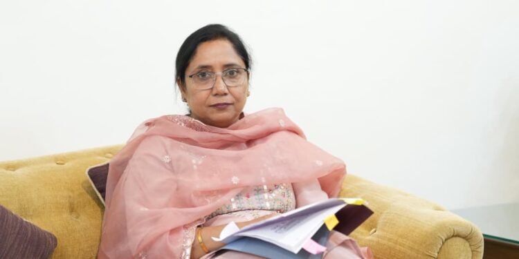 ਬੁਢਾਪਾ ਪੈਨਸ਼ਨ ਲਈ 352 ਕਰੋੜ ਰੁਪਏ ਤੋਂ ਵੱਧ ਦੀ ਰਾਸ਼ੀ ਜਾਰੀ, ਬਜ਼ੁਰਗਾਂ ਦੀ ਆਰਥਿਕ ਸੁਰੱਖਿਆ ਹੋਈ ਮਜ਼ਬੂਤ : ਡਾ. ਬਲਜੀਤ ਕੌਰ ਬੁਢਾਪਾ ਪੈਨਸ਼ਨ ਲਈ 352 ਕਰੋੜ ਰੁਪਏ ਤੋਂ ਵੱਧ ਦੀ ਰਾਸ਼ੀ ਜਾਰੀ, ਬਜ਼ੁਰਗਾਂ ਦੀ ਆਰਥਿਕ ਸੁਰੱਖਿਆ ਹੋਈ ਮਜ਼ਬੂਤ : ਡਾ. ਬਲਜੀਤ ਕੌਰ