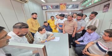 Patiala : ਸਾਬਕਾ ਸਾਂਸਦ ਪ੍ਰਨੀਤ ਕੌਰ ਨੇ ਪੀੜਤ ਦੁਕਾਨਦਾਰਾਂ ਨਾਲ ਕੀਤੀ ਮੁਲਾਕਾਤ  ਪੁਲਿਸ ਦੀ ਢਿੱਲੀ ਕਾਰਗੁਜ਼ਾਰੀ ‘ਤੇ ਚੁੱਕੇ ਸਵਾਲ